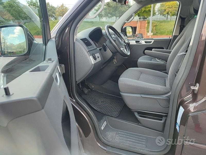 Usado VW T5 140 HP (102 kW) 2014 Castanho Van