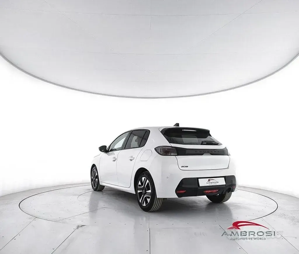 Usata Peugeot 208 Allure 101 CV (74 kW) 2025 Bianco Utilitaria