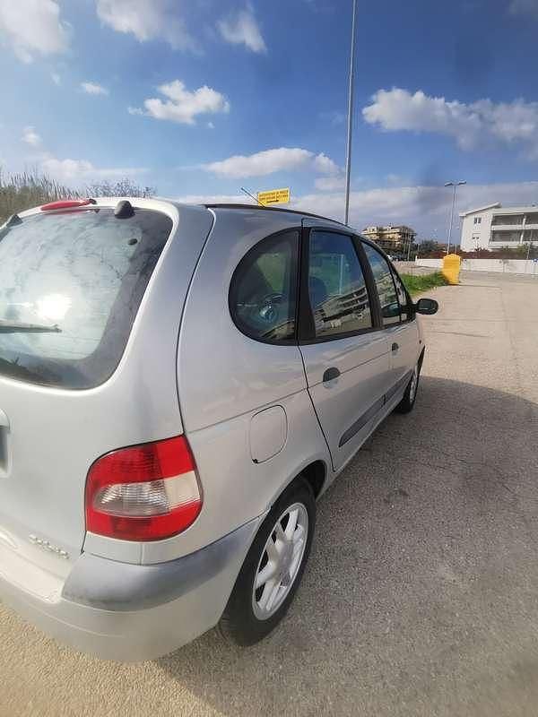 Usata Renault Scénic Dynamique 102 CV (75 kW) 2001 Grigio Monovolume