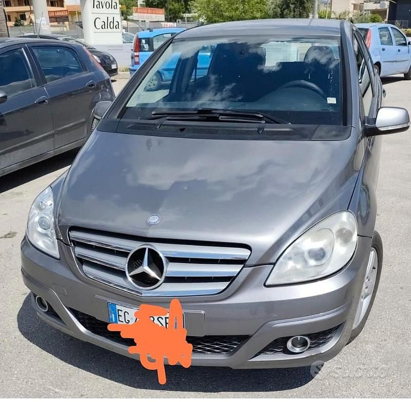 Usata Mercedes B180 2011 Grigio Monovolume