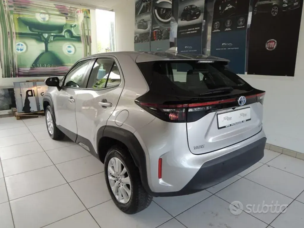 Usata Toyota Yaris Cross Business Edition 92 CV (67 kW) 2021 Grigio SUV