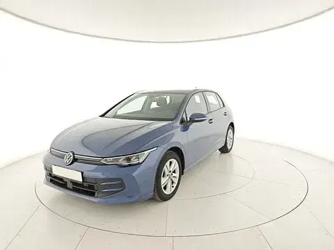 Usata VW Golf VIII Life 116 CV (85 kW) 2025 Blu Utilitaria