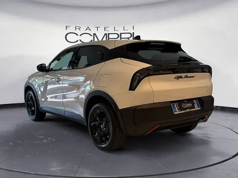 Usata Alfa Romeo Junior 145 CV (106 kW) 2025 Bianco SUV