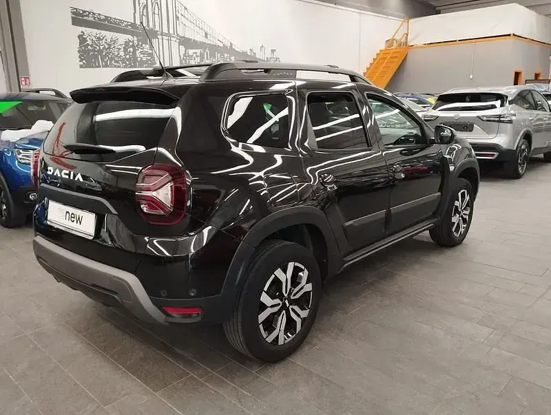 Usata Dacia Duster Journey 101 CV (74 kW) 2023 Nero metallizzato SUV