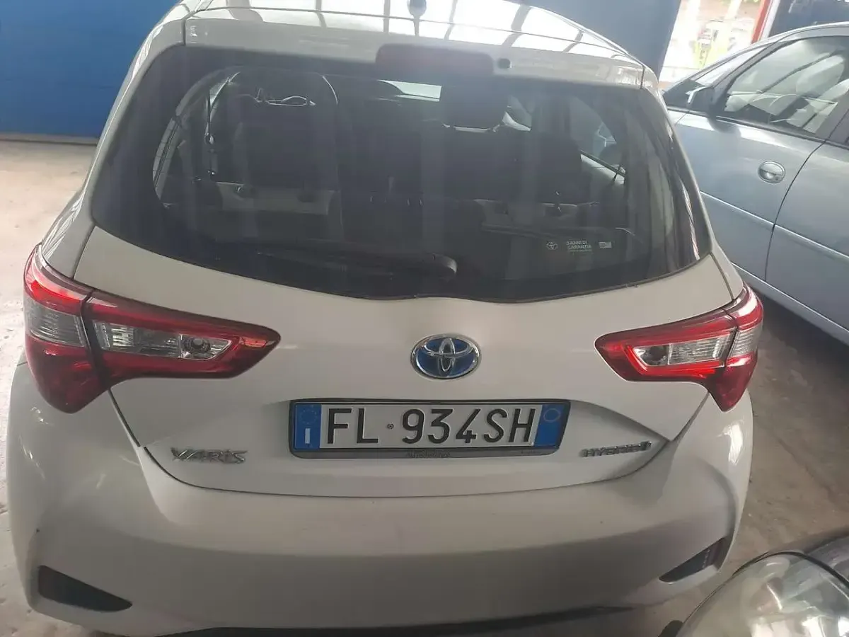 Usata Toyota Yaris Hybrid 75 CV (55 kW) 2017 Other Berlina