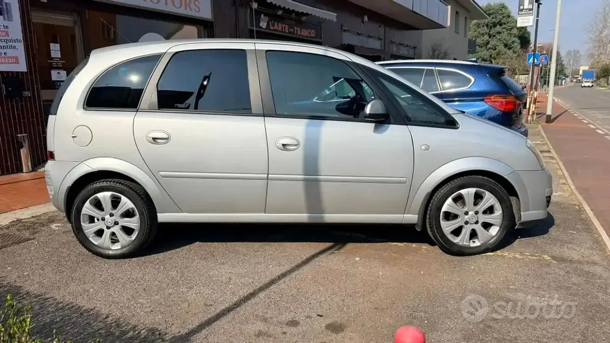 Usata Opel Meriva Enjoy 90 CV (66 kW) 2008 Giallo Monovolume