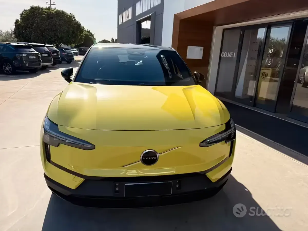 Usata Volvo EX30 Plus 75 kW (102 CV) 2024 Giallo SUV