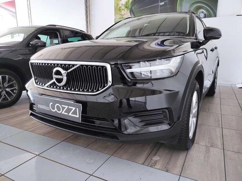 Usata Volvo XC40 Momentum 129 CV (94 kW) 2020 Nero SUV