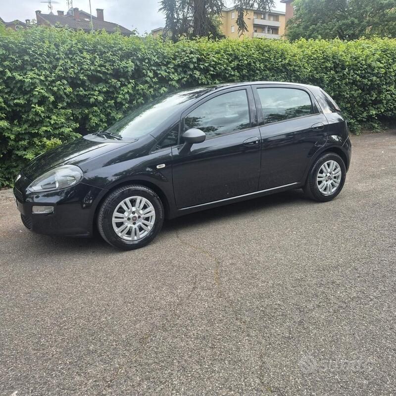 Usata Fiat Punto 95 CV (69 kW) 2012 Nero Utilitaria