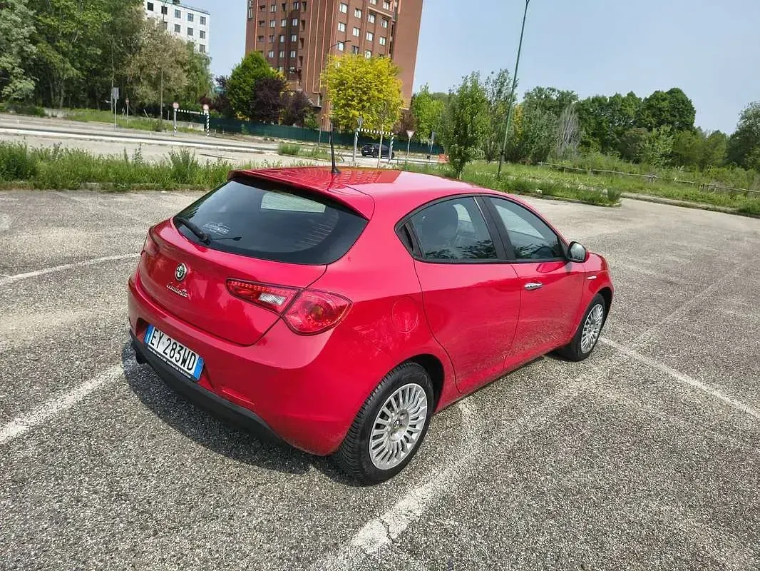 Usata Alfa Romeo Giulietta Impression 105 CV (77 kW) 2015 Rosso Utilitaria