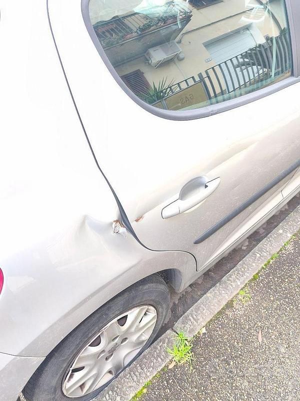 Usata Peugeot 207 70 CV (51 kW) 2011 Grigio Berlina