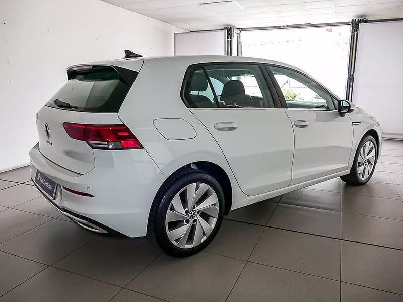 Usata VW Golf VIII Style 131 CV (96 kW) 2020 Pure white Berlina