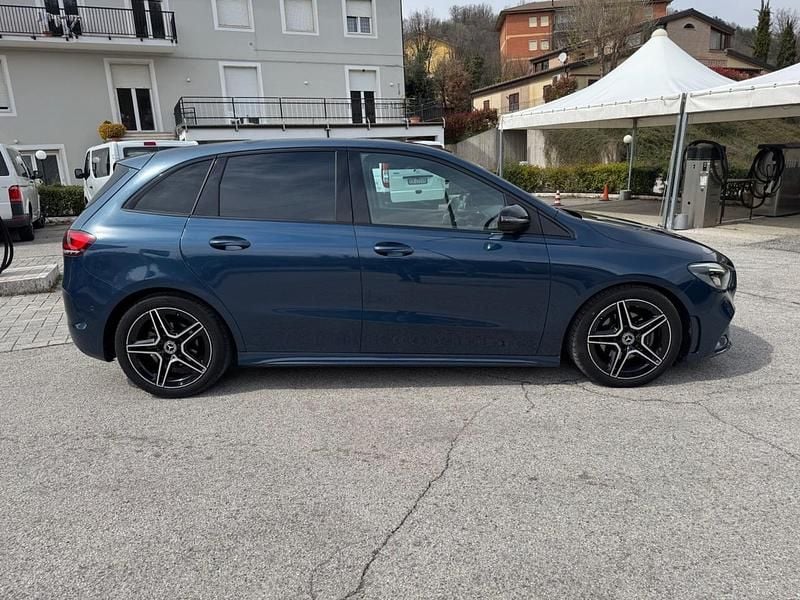 Usata Mercedes B200 Premium 150 CV (110 kW) 2020 Blu Monovolume