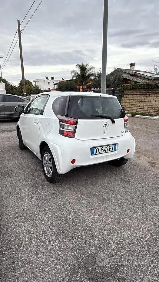 Usata Toyota iQ 68 CV (50 kW) 2009 Bianco Utilitaria