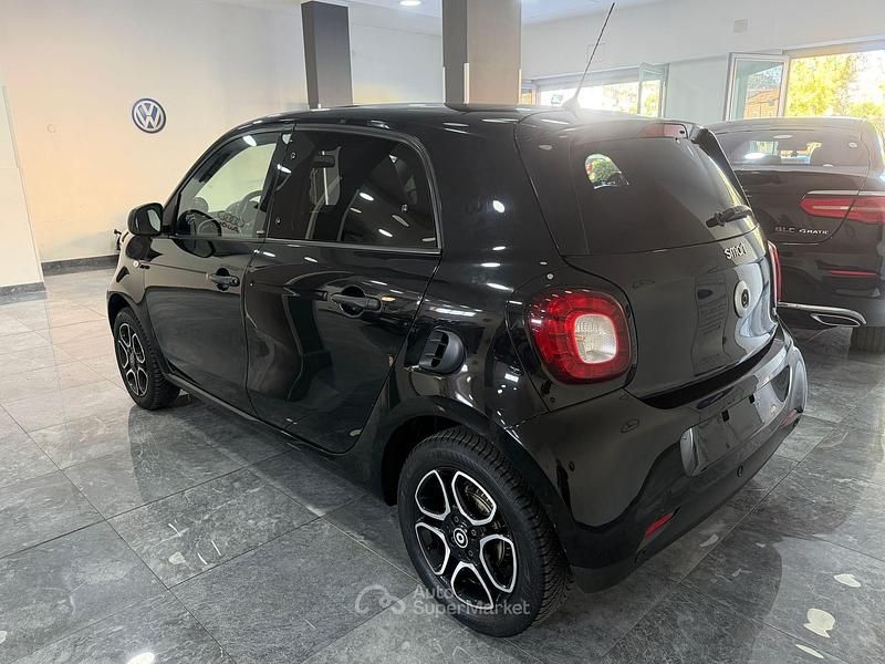 Begagnad Smart ForFour 72 HK (52 kW) 2019 Svart Halvkombi