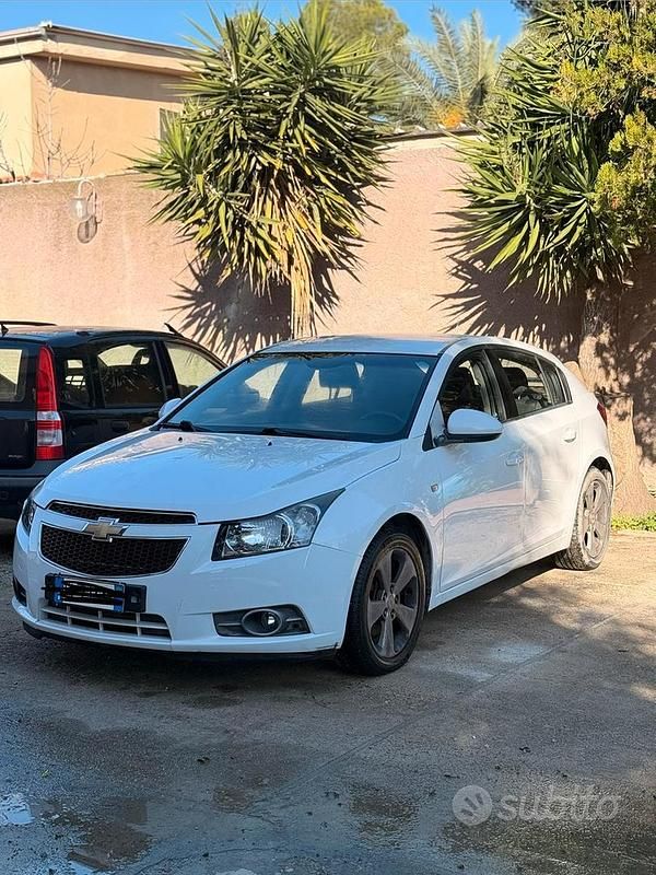 Bianco Usata 2012 Chevrolet Cruze LTZ Tre volumi | 4000 € (Cara) - Immagine 1/4