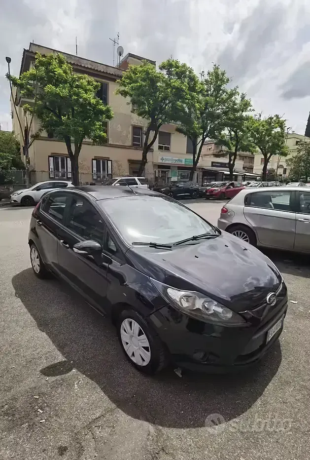 Usata Ford Fiesta 82 CV (60 kW) 2011 Nero Berlina