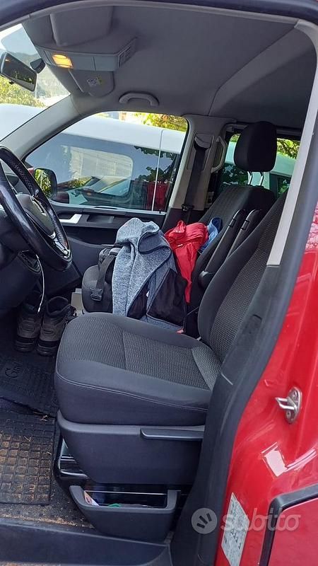 Usata VW Caravelle 150 CV (110 kW) 2019 Rosso Monovolume