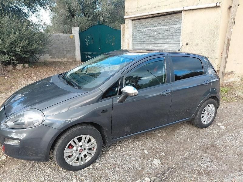 Usata Fiat Punto 75 CV (55 kW) 2015 Grigio Berlina