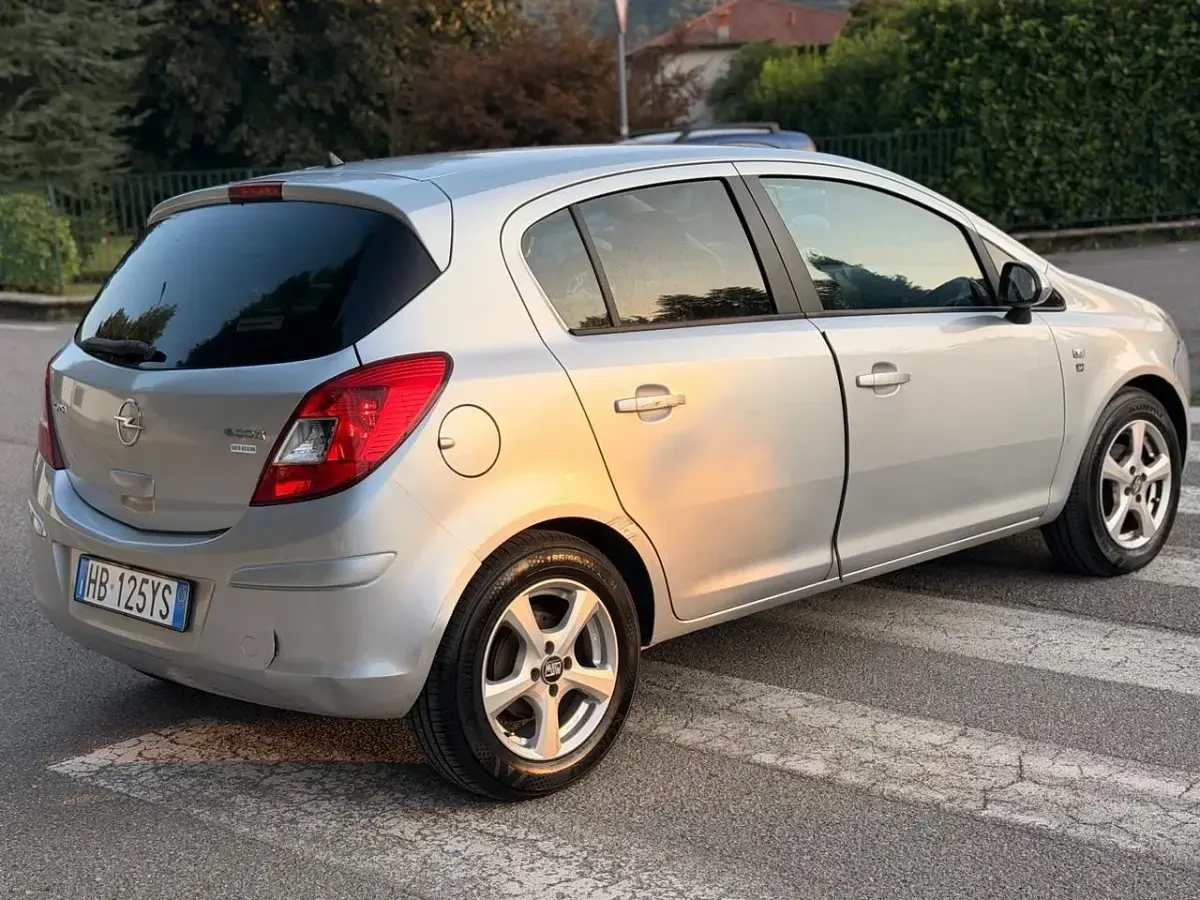 Usata Opel Corsa Enjoy 90 CV (66 kW) 2009 Grigio Utilitaria