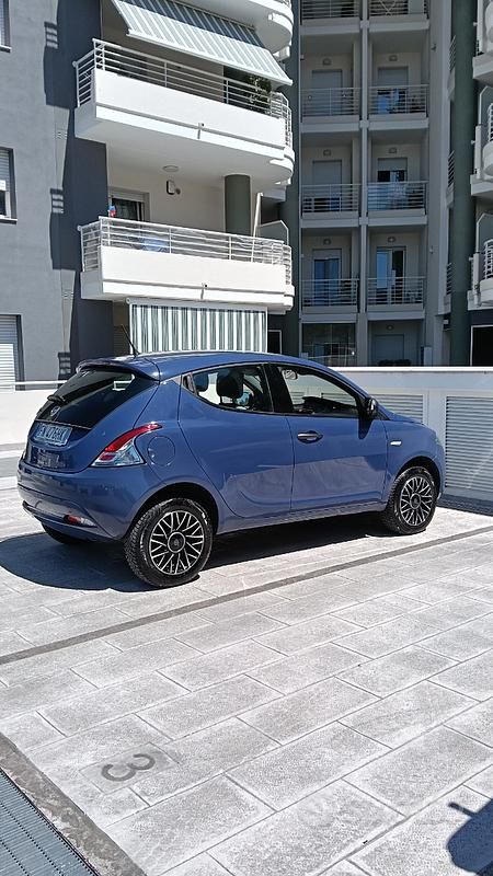 Blu Usata 2018 Lancia Ypsilon Due volumi | 9000 € (Molto cara) - Immagine 1/4