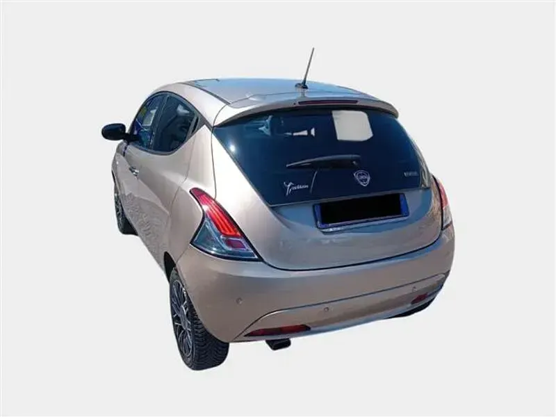 Usata Lancia Ypsilon Gold 70 CV (51 kW) 2020 Oro