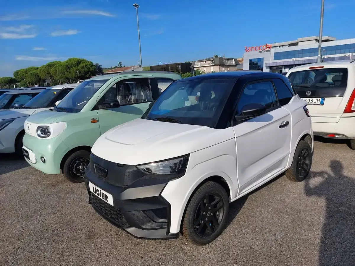 Nuova Ligier JS50 2026 Bianco Utilitaria