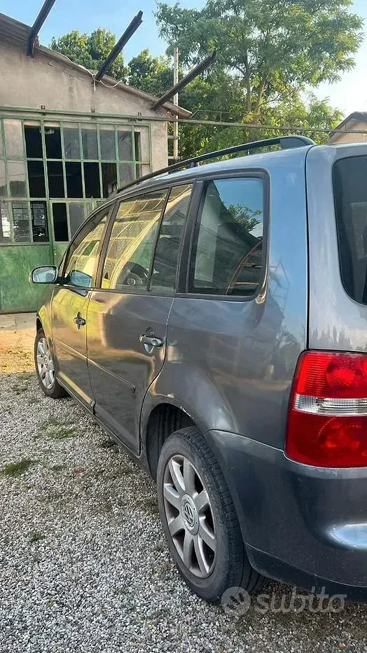 Usata VW Touran 140 CV (102 kW) 2004 Grigio Monovolume