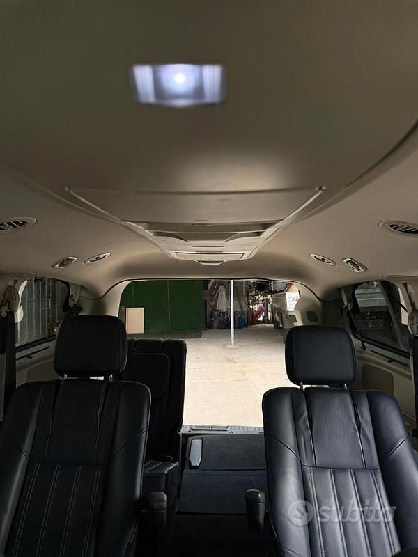 Usata Lancia Voyager 163 CV (119 kW) 2013 Grigio Monovolume