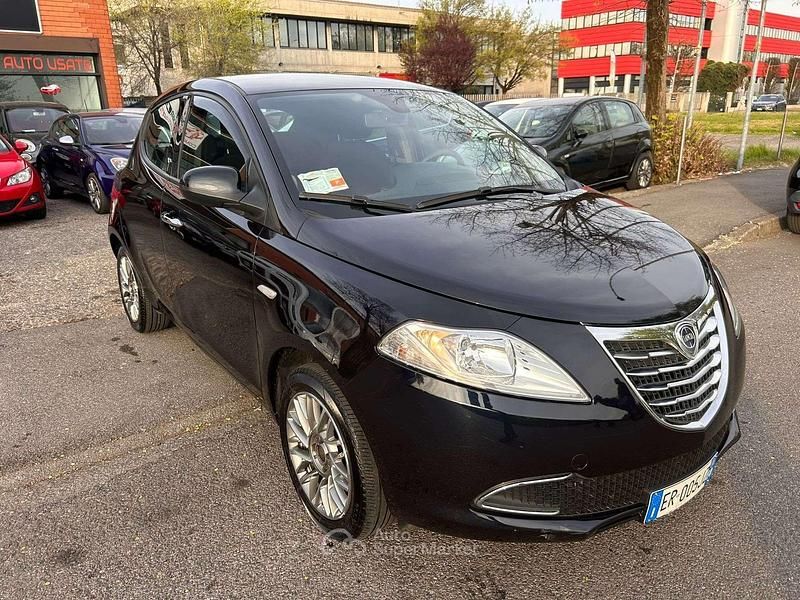 Usata Lancia Ypsilon Platinum 69 CV (50 kW) 2013 Blu/azzurro Utilitaria