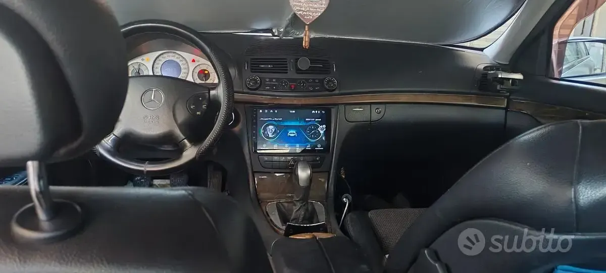 Usata Mercedes E270 177 CV (130 kW) 2002 Grigio Berlina