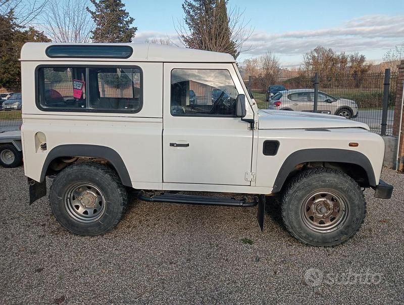 Usata Land Rover Defender 68 CV (50 kW) 2004 Bianco SUV