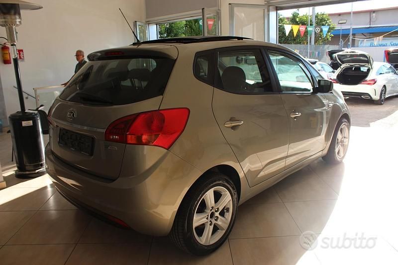 Usata Kia Venga 90 CV (66 kW) 2016 Grigio Utilitaria