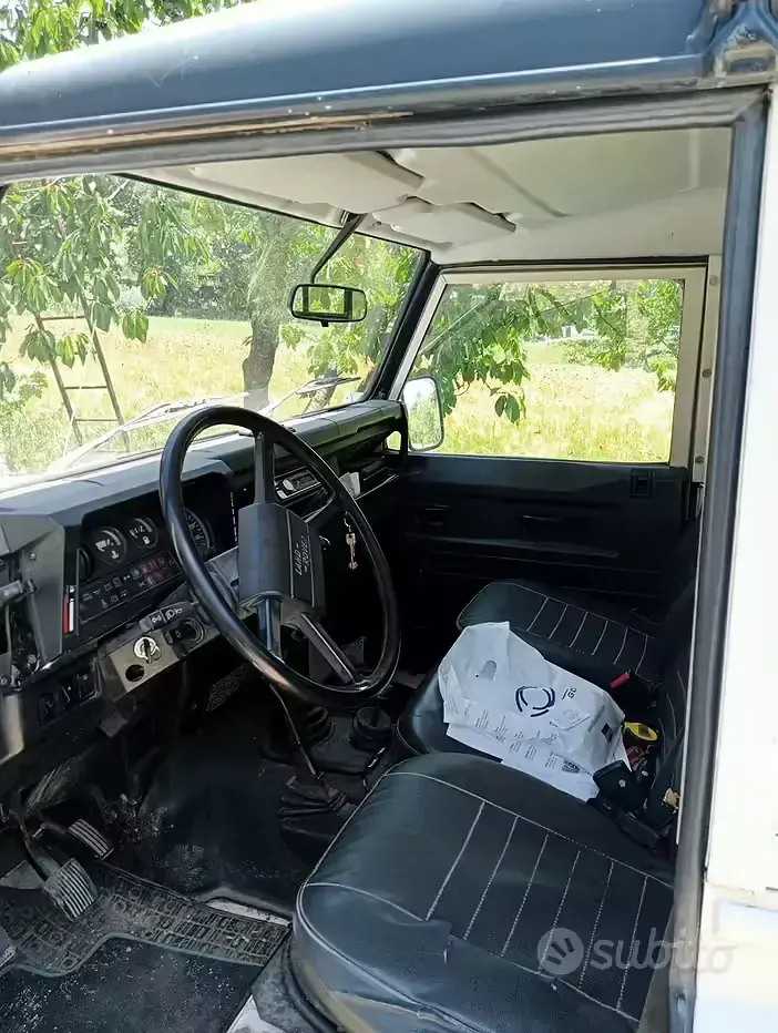 Usata Land Rover Defender 68 CV (50 kW) 1988 Bianco SUV