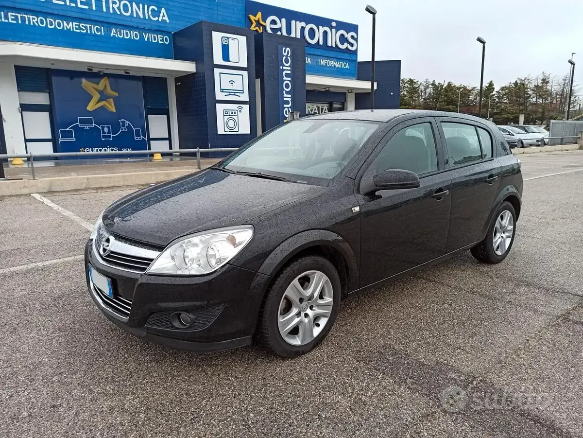 Usata Opel Astra Cosmo 110 CV (80 kW) 2009 Nero Berlina
