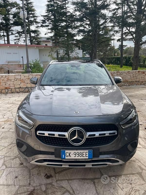 Usata Mercedes GLA200 150 CV (110 kW) 2023 Grigio SUV