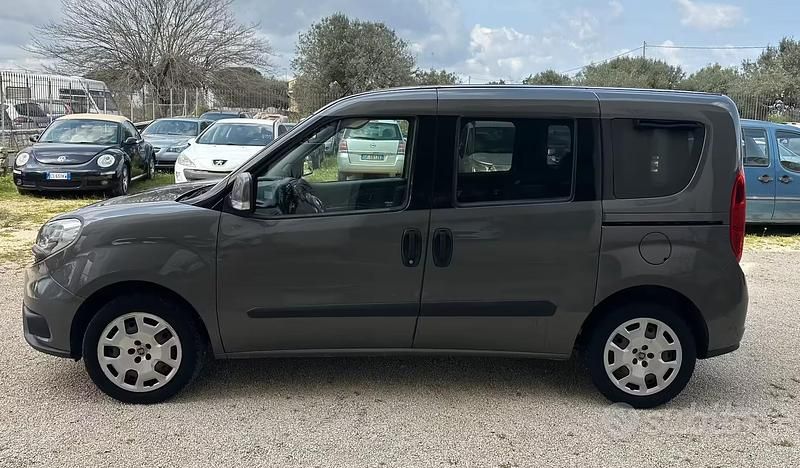 Usata Fiat Doblò Lounge 120 CV (88 kW) 2016 Grigio Monovolume