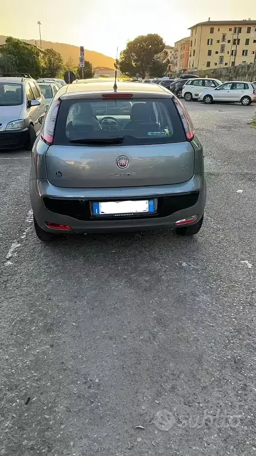 Usata Fiat Punto 69 CV (50 kW) 2011 Grigio Utilitaria