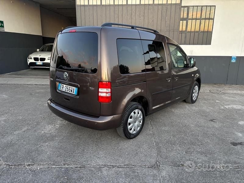 Usata VW Caddy 102 CV (75 kW) 2013 Marrone Monovolume
