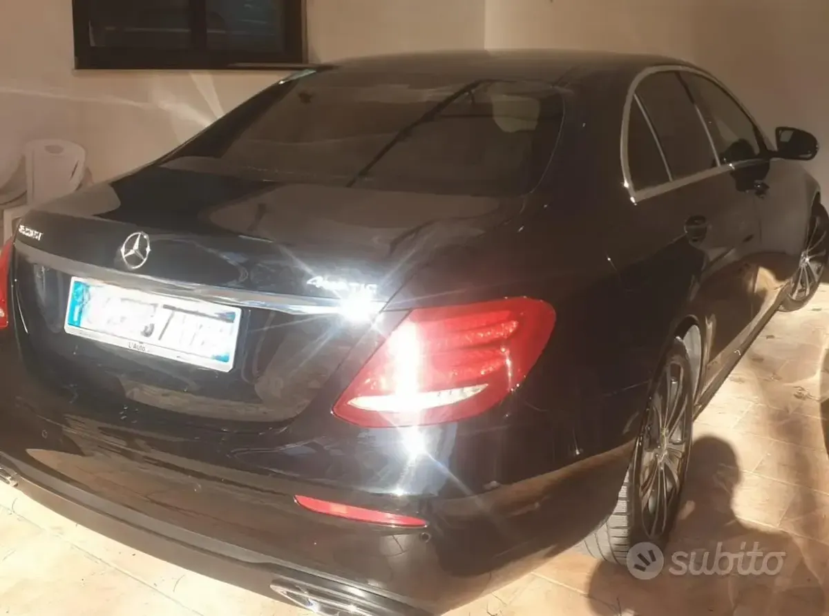 Usata Mercedes E220 Premium 194 CV (142 kW) 2019 Nero Berlina