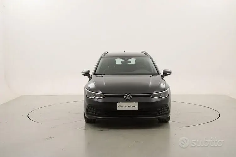 Usata VW Golf VIII Life 116 CV (85 kW) 2022 Grigio Station wagon