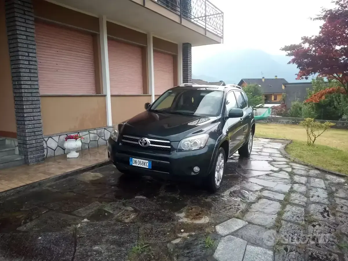 Usata Toyota RAV4 177 CV (130 kW) 2008 SUV