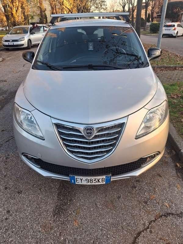 Usata Lancia Ypsilon Gold 69 CV (50 kW) 2015 Grigio Utilitaria