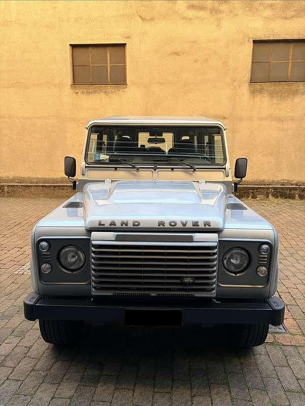 Usata Land Rover Defender S 122 CV (89 kW) 2010 Grigio Station wagon