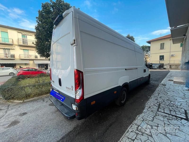 Usata Iveco Daily 145 CV (106 kW) 2015 Bianco