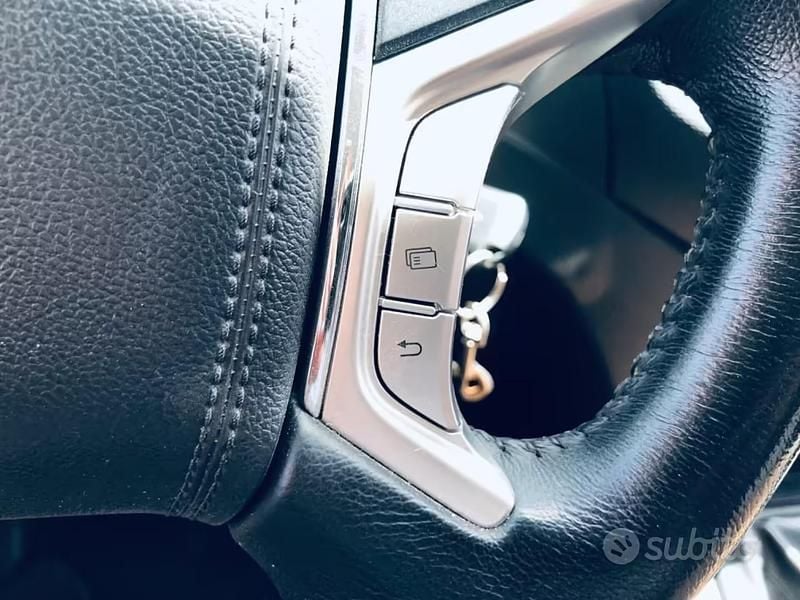 Usata Mitsubishi L200 150 CV (110 kW) 2022 Bianco Pick-up