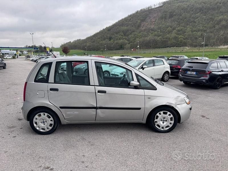 Usata Fiat Idea Emotion 95 CV (69 kW) 2004 Grigio Monovolume