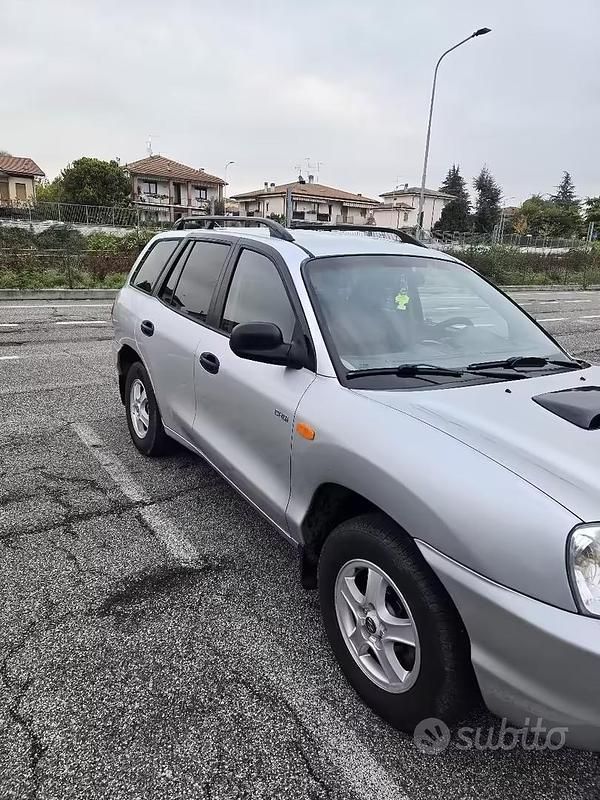 Usata Hyundai Santa Fe 112 CV (82 kW) 2002 Grigio SUV