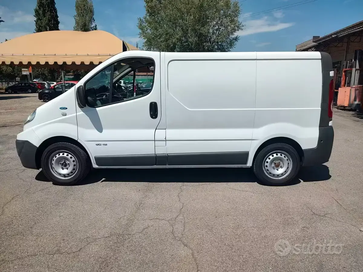 Usata Renault Trafic 114 CV (83 kW) 2009 Bianco Monovolume