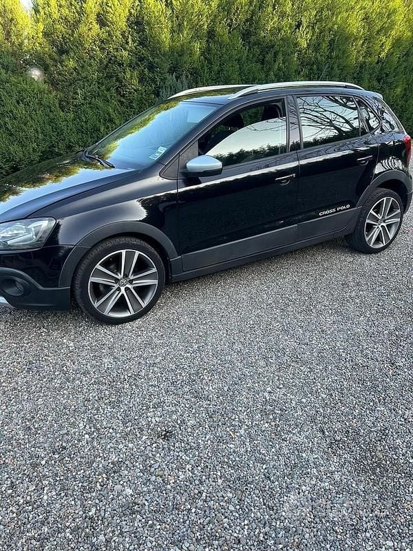 Nero Usata 2012 VW Polo Cross Due volumi | 4800 € (Buon prezzo) - Immagine 1/4